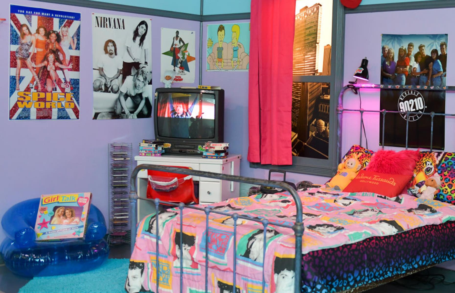 Комната подростка в стиле 90-х